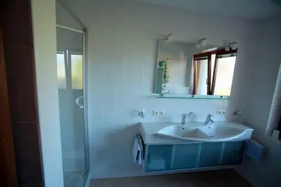 Ein Badezimmer in der Unterkunft HausHell