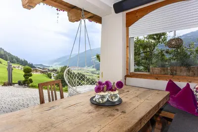 Ein allgemeiner Bergblick oder ein Berglick von der Ferienwohnung aus