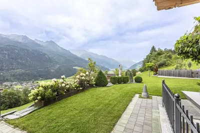 Ein allgemeiner Bergblick oder ein Berglick von der Ferienwohnung aus