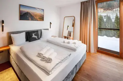 Ein Bett oder Betten in einem Zimmer der Unterkunft Modern garden apartment with sauna near ski lift