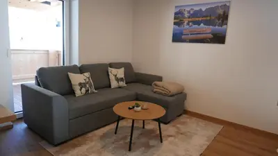 Ein Sitzbereich in der Unterkunft Apartment Alpenland