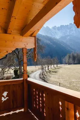 Ein allgemeiner Bergblick oder ein Berglick von der Ferienwohnung aus