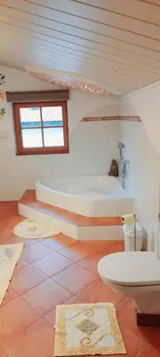 Ein Badezimmer in der Unterkunft Schernhof Hoamatzeit - Tiroler Bauernhof