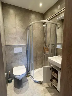 Ein Badezimmer in der Unterkunft Ferienwohnung Klausgasse Mittersill