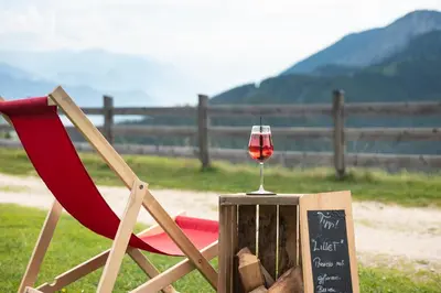 Ein allgemeiner Bergblick oder ein Berglick von des Bed & Breakfasts aus