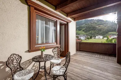 Ein allgemeiner Bergblick oder ein Berglick von des Bed & Breakfasts aus