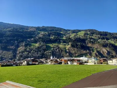 Ein allgemeiner Bergblick oder ein Berglick von des Bed & Breakfasts aus
