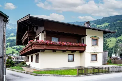 Ein allgemeiner Bergblick oder ein Berglick von der Ferienwohnung aus