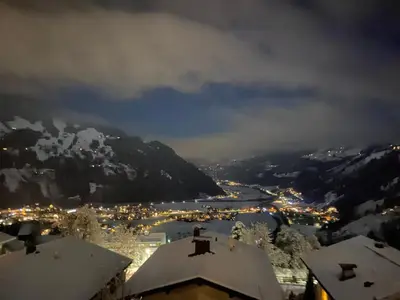 Ein allgemeiner Bergblick oder ein Berglick von der Ferienwohnung aus