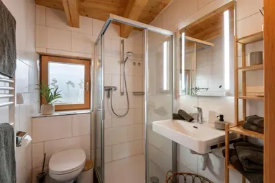 Ein Badezimmer in der Unterkunft s' kleine Häusel