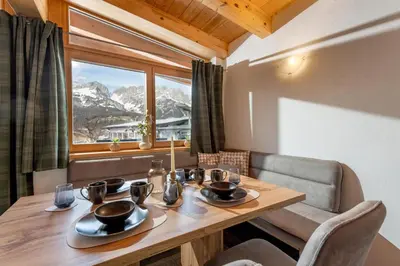 Ein allgemeiner Bergblick oder ein Berglick von der Ferienwohnung aus