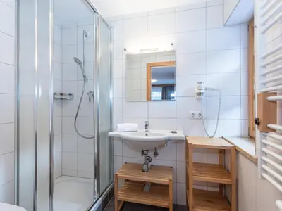 Ein Badezimmer in der Unterkunft Appartements Hollin by we rent, JOKERCARD INCLUDED