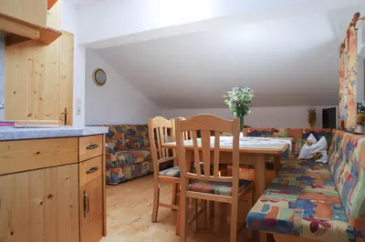 Ein Sitzbereich in der Unterkunft Stablerhof