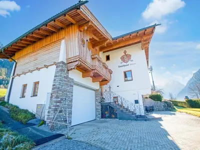 Das Gebäude in dem sich das Ferienhaus befindet