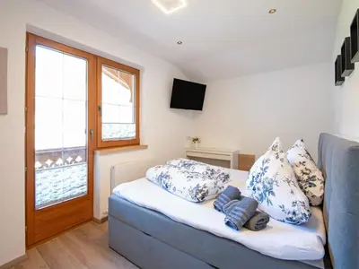 Ein Bett oder Betten in einem Zimmer der Unterkunft Exclusive apartment with garden and whirlpool