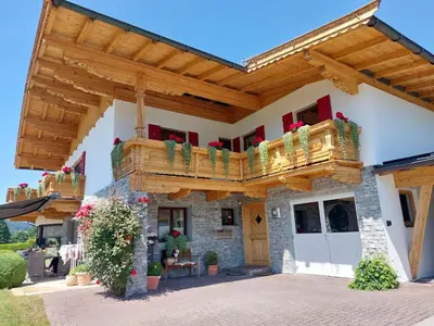 Das Gebäude in dem sich die Lodge befindet