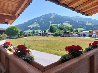 Ein allgemeiner Bergblick oder ein Berglick von der Lodge aus