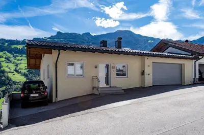Ein allgemeiner Bergblick oder ein Berglick von der Ferienwohnung aus
