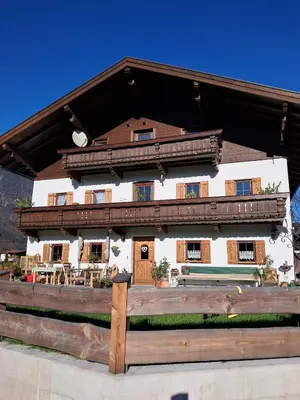 Das Gebäude in dem sich das Bed & Breakfast befindet