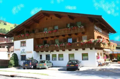 Das Gebäude in dem sich die Pension befindet