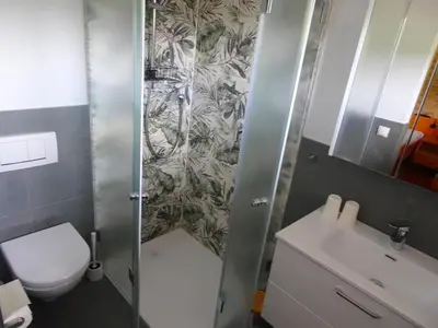 Ein Badezimmer in der Unterkunft Haus Enzian