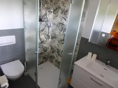 Ein Badezimmer in der Unterkunft Haus Enzian