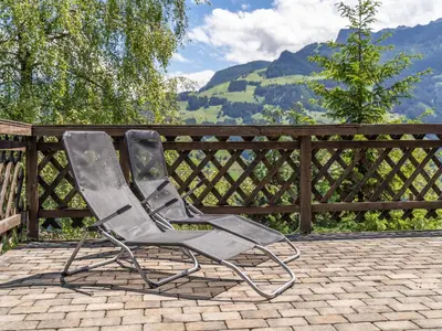 Ein allgemeiner Bergblick oder ein Berglick von des Ferienhauses aus