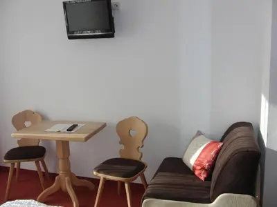 Ein Sitzbereich in der Unterkunft Gästehaus Loithaler