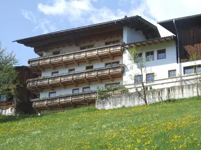 Ein Garten an der Unterkunft Ferienwohnung Lehenhof
