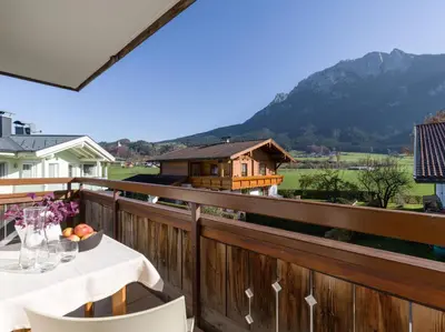 Ein allgemeiner Bergblick oder ein Berglick von des Bed & Breakfasts aus