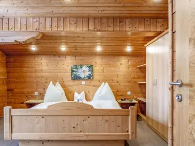 Ein Bett oder Betten in einem Zimmer der Unterkunft Tiroler Bergtraum Top 1