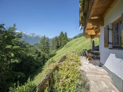 Ein allgemeiner Bergblick oder ein Berglick von des Chalets aus
