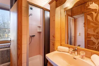 Ein Badezimmer in der Unterkunft Haus Lang