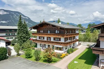 Ein allgemeiner Bergblick oder ein Berglick von der Pension aus