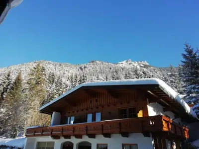 Ein allgemeiner Bergblick oder ein Berglick von der Ferienwohnung aus