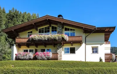 Ein Garten an der Unterkunft Ferienwohnung Brixen Im Thale