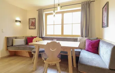 Ein Sitzbereich in der Unterkunft Ferienwohnung Brixen Im Thale