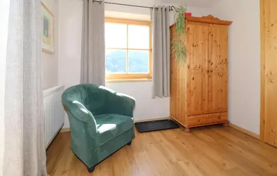 Ein Sitzbereich in der Unterkunft Ferienwohnung Brixen Im Thale