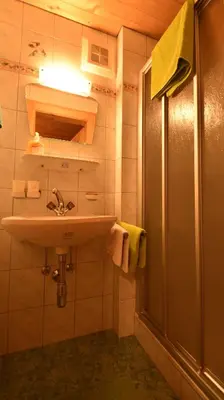 Ein Badezimmer in der Unterkunft Tiroler Bauernhaus mit Panoramablick