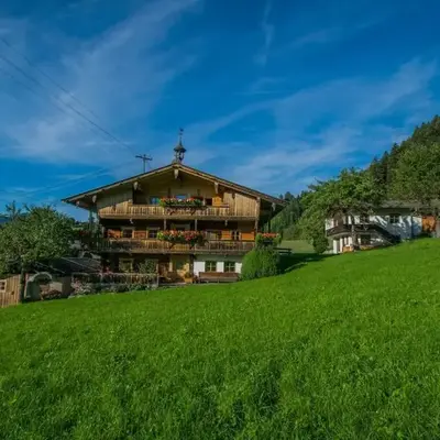 Tiroler Bauernhaus mit Panoramablick