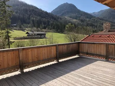 Ein allgemeiner Bergblick oder ein Berglick von der Ferienwohnung aus