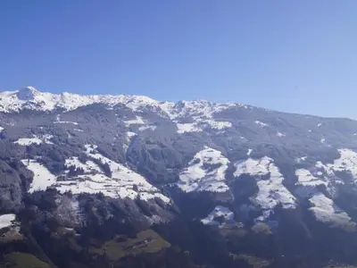 Ein allgemeiner Bergblick oder ein Berglick von der Ferienwohnung aus