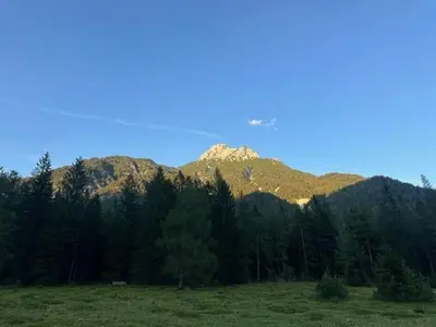 Ein allgemeiner Bergblick oder ein Berglick von der Ferienwohnung aus