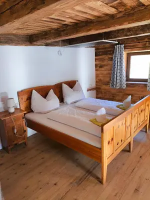 Ein Bett oder Betten in einem Zimmer der Unterkunft Ferienhaus Paulnhof Erl - Alpenglück für Gruppen, Freunde & Teams