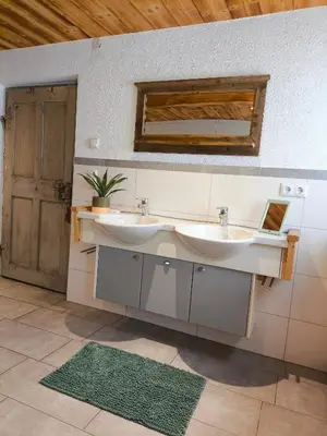 Ein Badezimmer in der Unterkunft Ferienhaus Paulnhof Erl - Alpenglück für Gruppen, Freunde & Teams