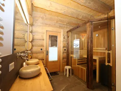 Ein Badezimmer in der Unterkunft Chalet in Wildkogel with Ski-In Ski-Out