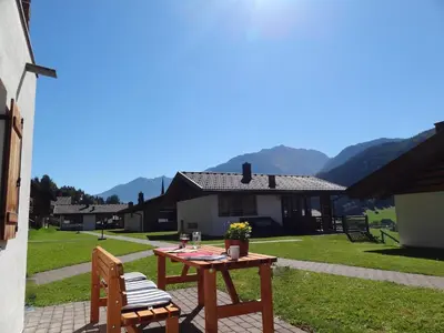 Ein allgemeiner Bergblick oder ein Berglick von des Chalets aus