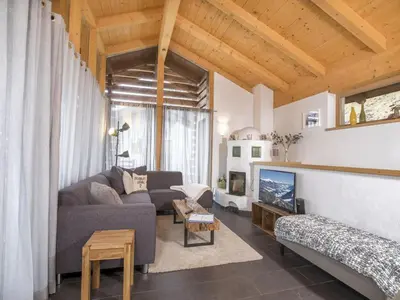Ein Sitzbereich in der Unterkunft Chalet in Königsleiten near Zillertal Ski Area