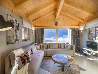 Ein Sitzbereich in der Unterkunft Chalet in Königsleiten near Ski Lift