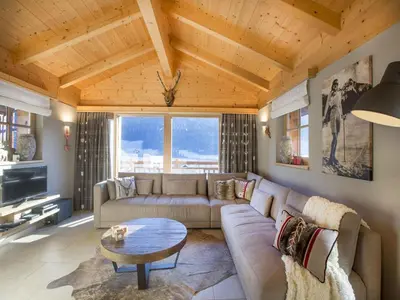 Ein Sitzbereich in der Unterkunft Chalet in Königsleiten near Ski Lift